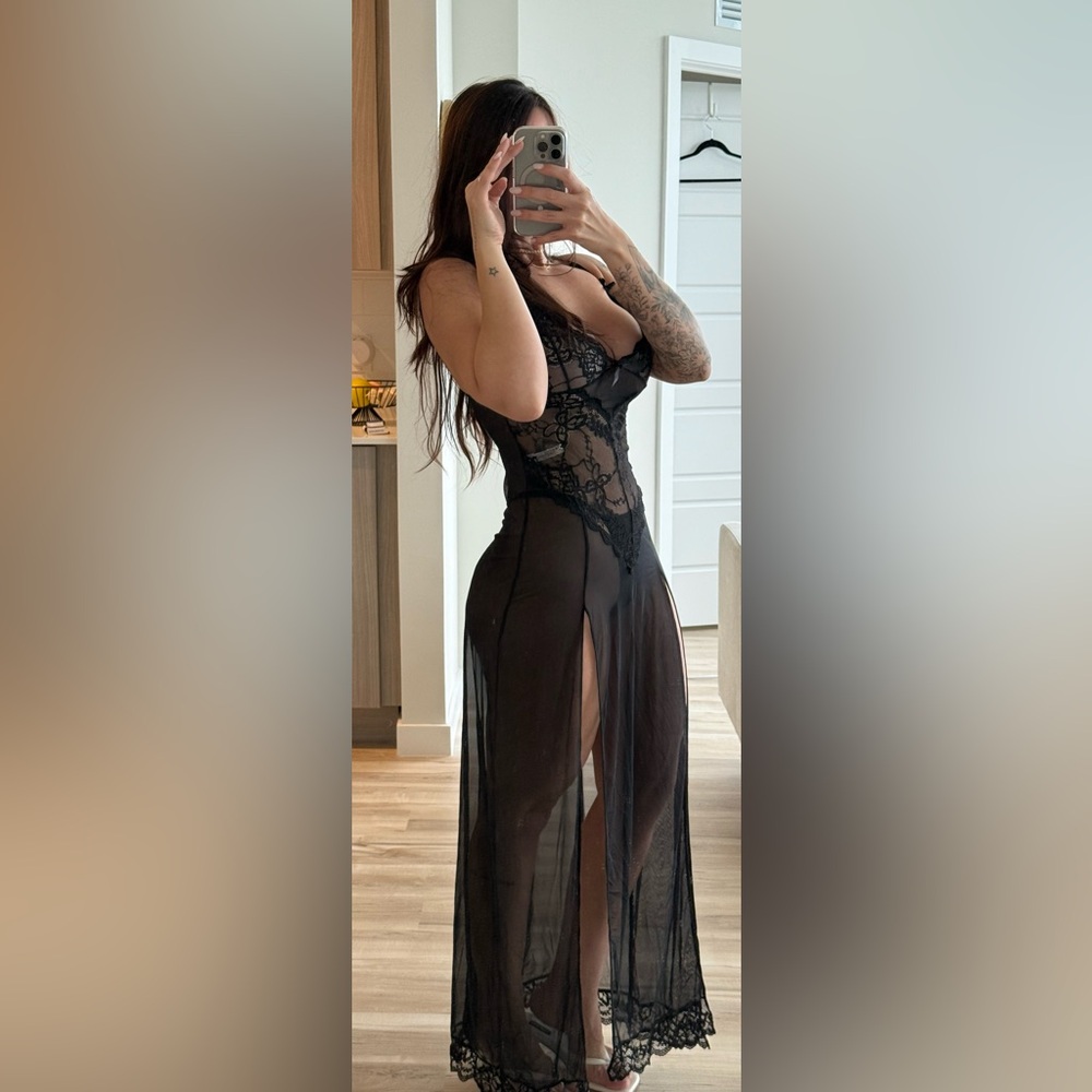 🦋 Sheer Black Lace Nightgown Gown with Slit on the side - Picture 3 of 7